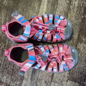 Keen toddler girls size 11